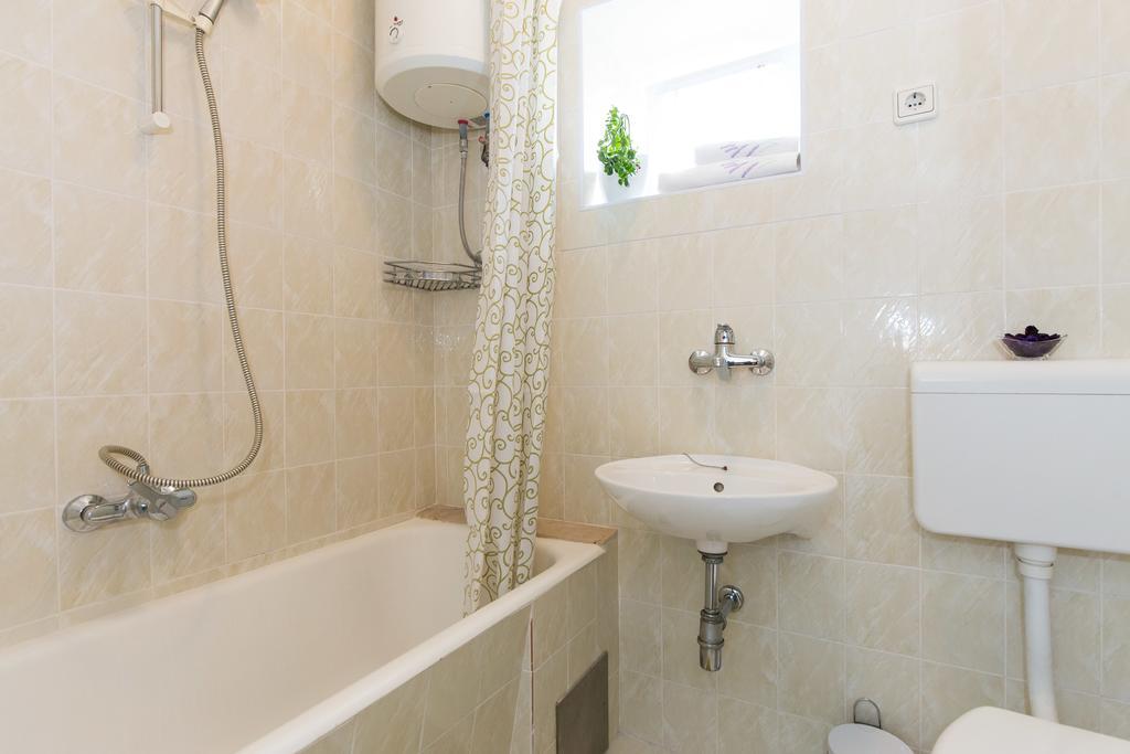 Holiday Home Mery By El-Pi Tours Malinska Extérieur photo